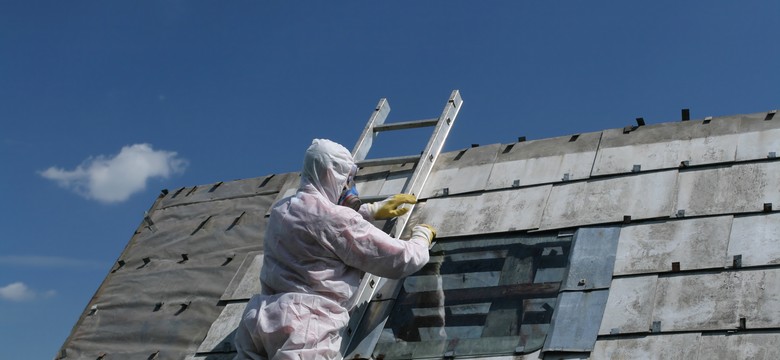 Będzie nas truć jeszcze przez 70 lat. Nawet 12 mln ton szkodliwego azbestu w Polsce