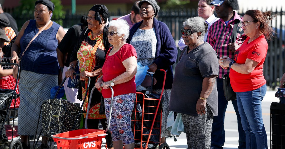 "42 miliony Amerykanów pozostaną bez jedzenia". Pierwszy taki przypadek w USA. Ogromne poruszenie. "Nigdy nie sądziłam, że znajdę się w takiej sytuacji"