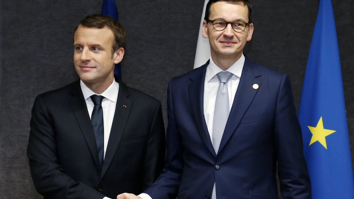 Prezydent Francji Emmanuel Macron i kanclerz Niemiec Angela Merkel zadeklarowali dziś w Brukseli, że będą wspierać Komisję Europejską w jej działaniach dotyczących Polski i ewentualnego uruchomienia wobec władz w Warszawie artykułu 7.1 Traktatu unijnego.