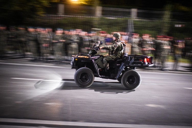 Próba generalna przed defiladą z okazji święta Wojska Polskiego, w nocy z 11 na 12 bm.  (ukit) PAP/Jacek Turczyk