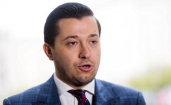 Poseł Porozumienia pisze o "radykalnych antyszczepionkowcach z Klubu PiS". "Żarty się skończyły"