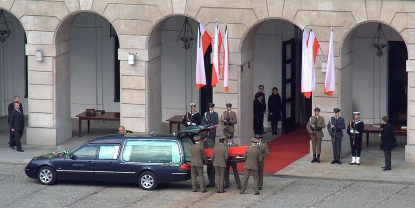 pożegnanie, trumna, wystawienie,Lech Kaczyński, katastrofa, śmierć prezydenta, Smoleńsk, Katyń