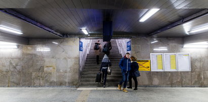 Zróbcie schody z tunelu na perony