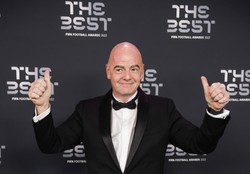 Gianni Infantino nadal będzie rządził futbolem. W FIFA bez zmian na "tronie"