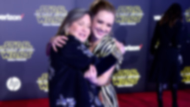 Billie Lourd długo nie komentowała śmierci Carrie Fisher. Córka aktorki wreszcie zabrała głos. Jej słowa poruszają