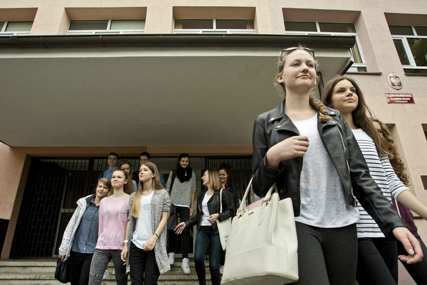 Polscy gimnazjaliści przytłoczeni odrabianiem lekcji. I wcale nie są od tego mądrzejsi. WYNIKI ANALIZY