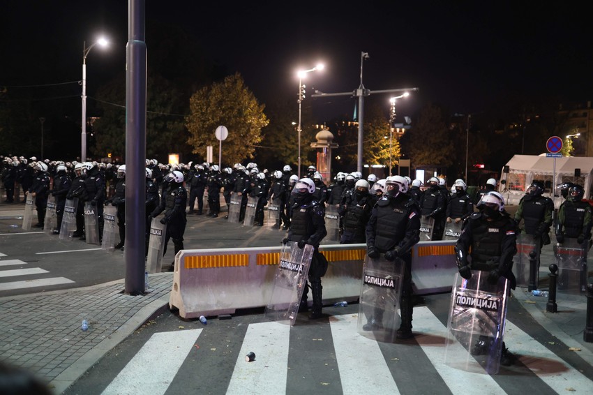 Veliki broj policajaca obezbeđivao je skupove kod Skupštine Srbije