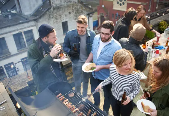 Grill na balkonie. Sprawdzamy, czy to legalne