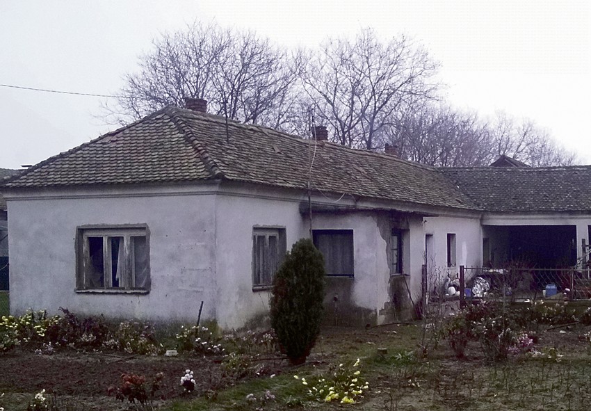 Tragično: Telo tek rođene bebe pronađeno zakopano ispred porodične kuće