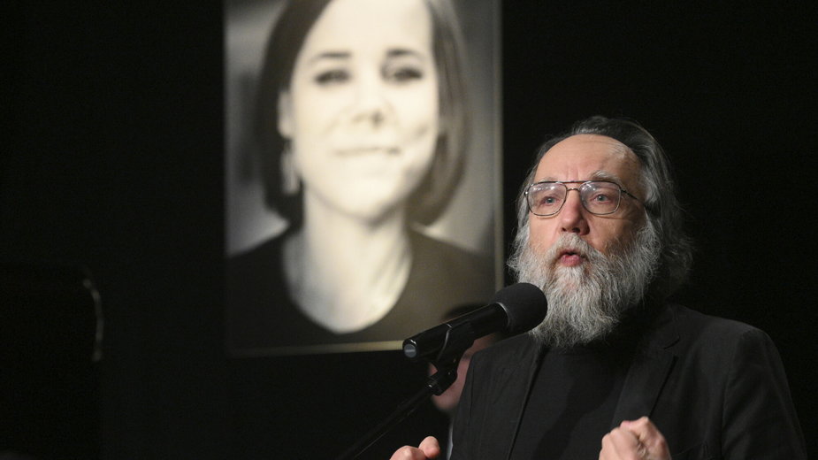 Aleksander Dugin przemawia nad trumną córki, Darii Duginy