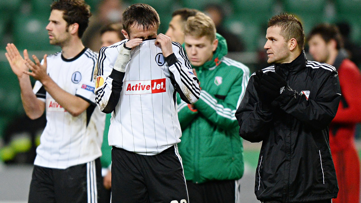 Legia Warszawa przegrała piąty mecz z rzędu w Lidze Europy. Tym razem mistrzowie Polski przegrali z Lazio Rzym 0:2 (0:1), prezentując bardzo słaby futbol. Polska prasa nie pozostawia na podopiecznych Jana Urbana suchej nitki.