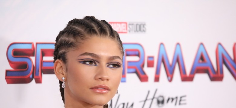 Zendaya w sukience z pajęczej sieci onieśmielała nagim ciałem. FOTO