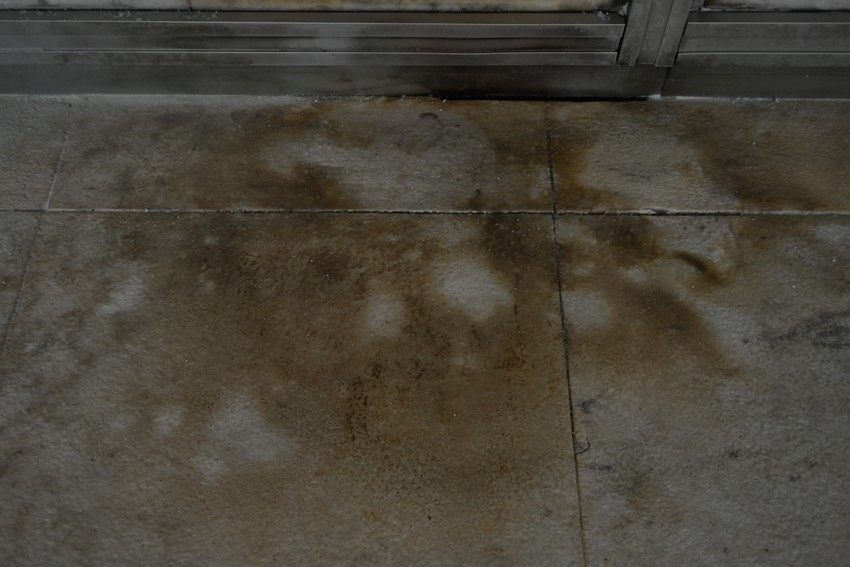 Ogaravljena fasada Muzeja Jugoslavije