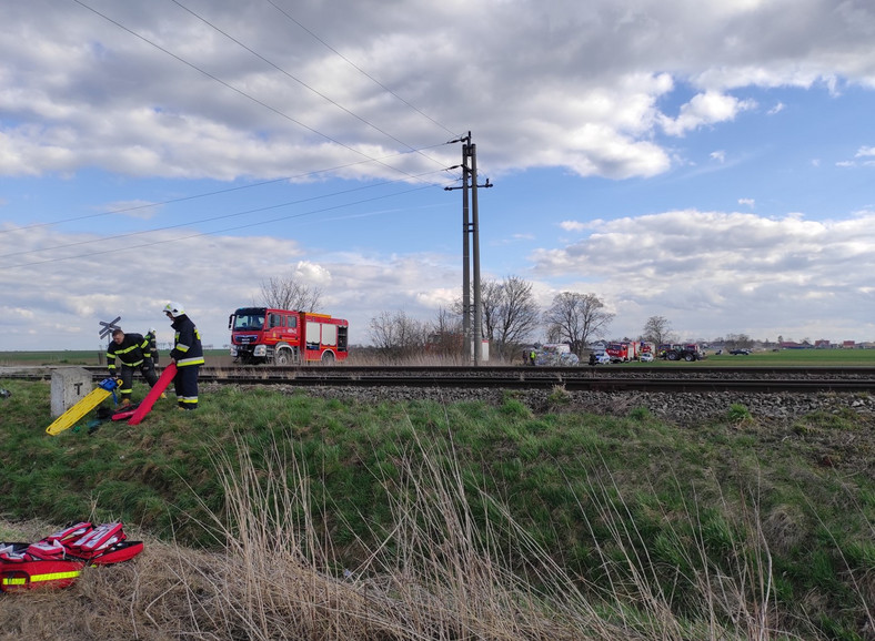 Wypadek na przejeździe kolejowym pomiędzy Nowymi i Starymi Kotkowicami