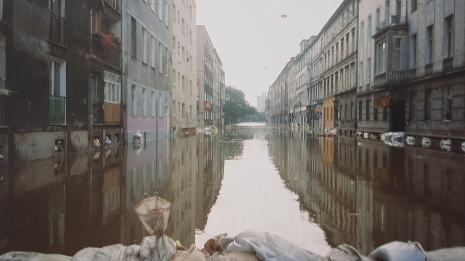 Zalane ulice Wrocławia w 1997 r., fot. Aleksandra Żelazowska