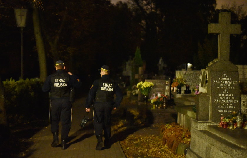 Straż Miejska kontroluje cmentarze po zmroku