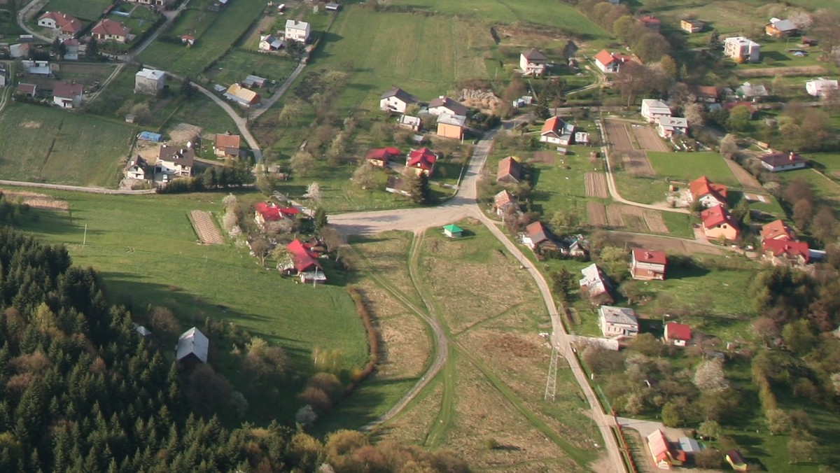 Miasto Sanok ogłosiło przetarg na sprzedaż pierwszych pięciu działek budowlanych na Białej Górze. Zgodę na zbycie tych nieruchomości wyrazili radni podczas majowej sesji Rady Miasta Sanoka.