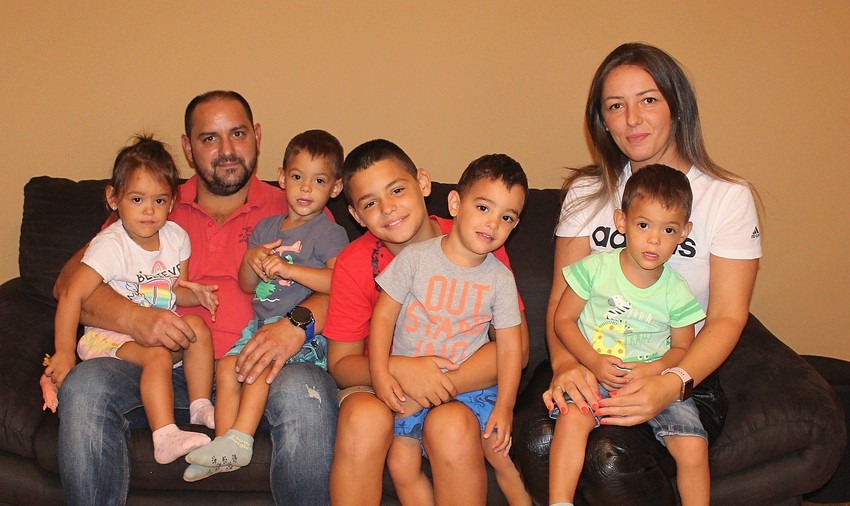 Mladen i Mira Krstić sa čevorkama i starijim sinom