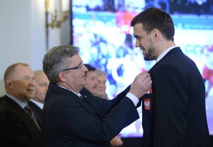 Prezydent Bronisław Komorowski odznaczył polskich piłkarzy ręcznych