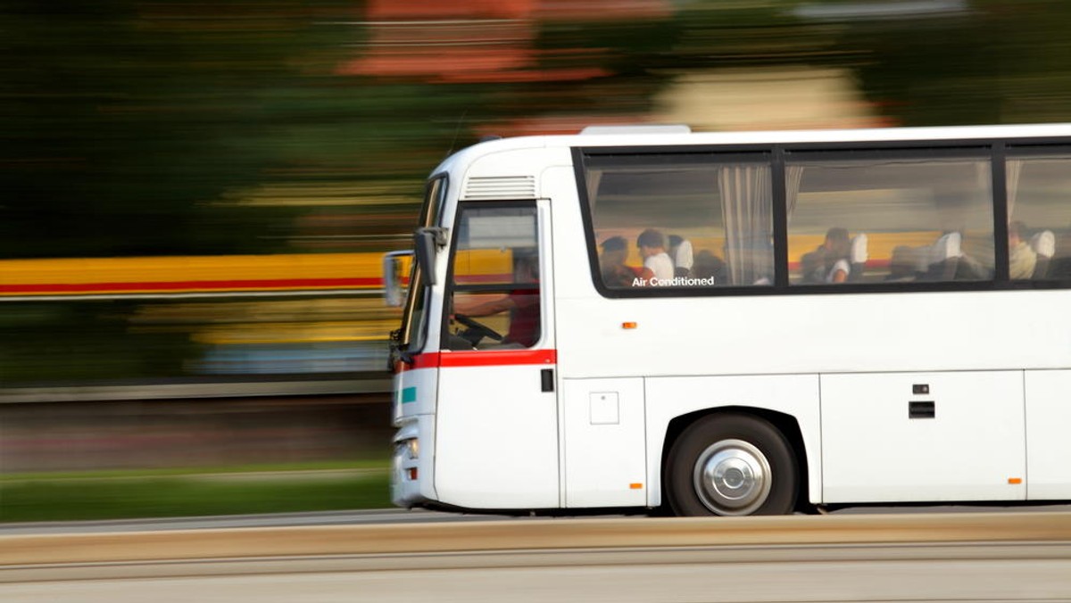 Obalenie monopolu kolei na trasach dalekobieżnych wprawiło wielu przedsiębiorców autobusowych w euforię. Od początku roku wolno im konkurować z koleją. Tylko z jakim skutkiem?