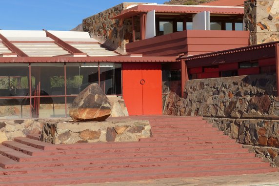 Taliesin West - dom-studio Wrighta, powstałe pod koniec lat 30. Budynek, który możemy podziwiać dzisiaj, powstał na zgliszczach - wcześniejsze wersje zostały doszczętnie zniszczone w dwóch pożarach