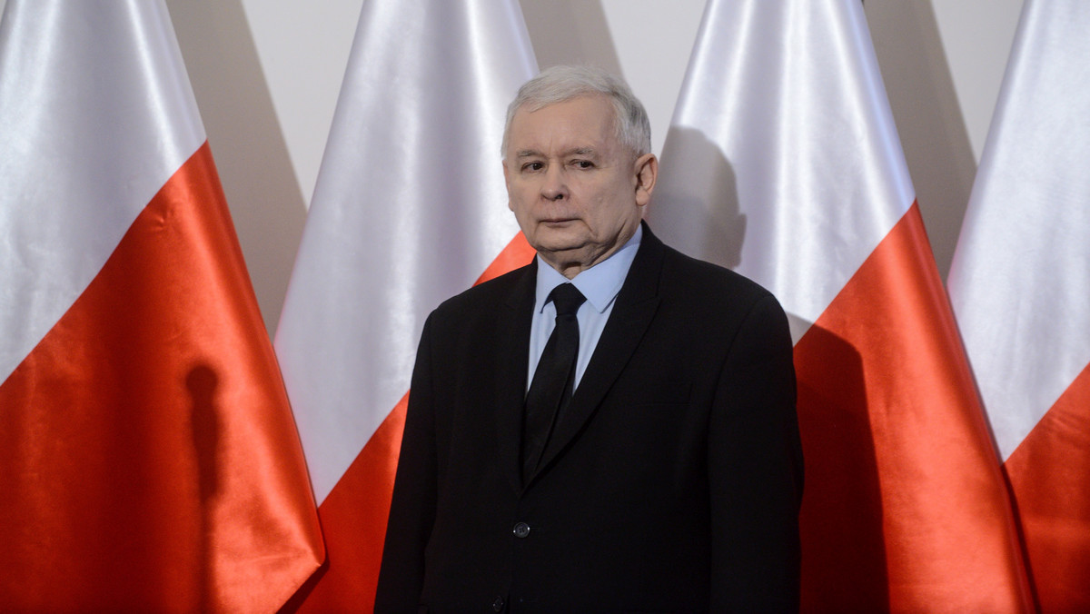PiS jest atakowane nie tylko za zmiany, które wprowadza, ale też za sprawy, na które nie ma wpływu – mówił dziś prezes PiS Jarosław Kaczyński. Jako sprawę, na którą nie ma wpływu, wskazał ujawnienie teczek z domu Czesława Kiszczaka.
