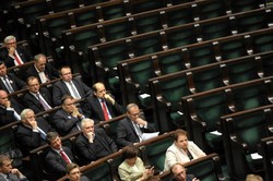 Budżet, który podzielił posłów, przegłosowany! Deficyt większy o 16 mld