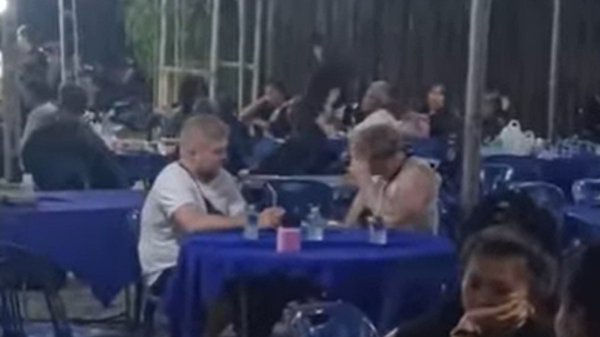 Turisti upali na tajlandski sahranu