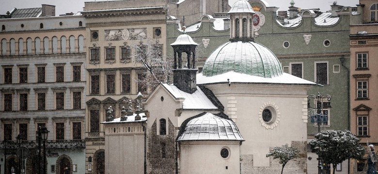 Znów opady marznącego deszczu i deszczu ze śniegiem. Pogoda na poniedziałek