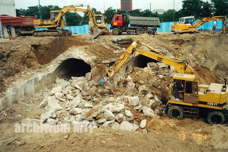 Podziemny tunel znajdował się pod obecnym holu wschodnim poznańskich Targów - tzw. Akwarium, naprzeciwko Mostu Dworcowego. Fot. Tomasz Mikszo / Archiwum MTP 