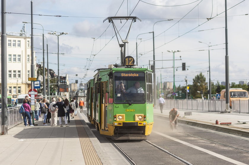 Naprawiają fuszerkę na rondzie Kaponiera i ulicy Roosevelta