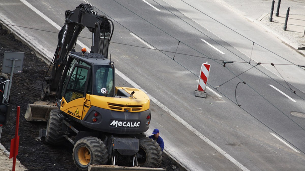 Orlen Asfalt i Lotos Asfalt to prawdopodobnie jedyne spółki, które potrafiły zarobić na boomie związanym z budową dróg i autostrad przed ME2012. W ciągu czterech lat ich czysty zysk wyniósł ok. miliarda zlotych, twierdzi "Dziennik Gazeta Prawna".