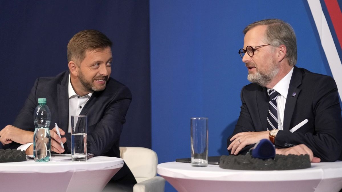 Líder koalície SPOLU Petr Fiala (vpravo) a spolulíder koalície Piráti a Starostovia Vít Rakušan.