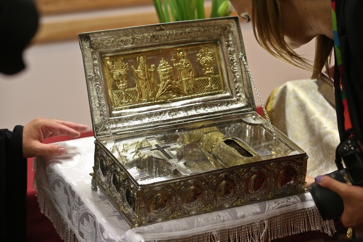 Relikwie przyleciały do Polski