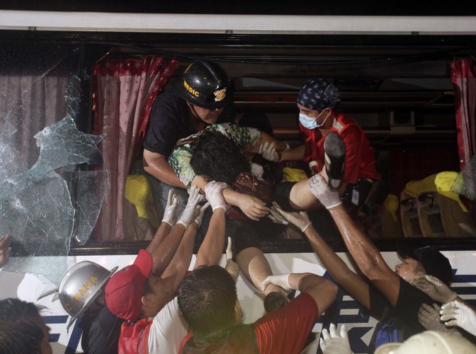 Porwanie autobusu na Filipinach. Służby ratują zakładnika