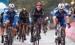 Giro d'Italia: Hindley na prowadzeniu. Etap prawdy w Mediolanie