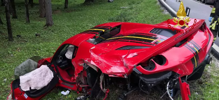 Ferrari F8 Spider zniszczone we Włoszech. Auto zderzyło się z TIR-em