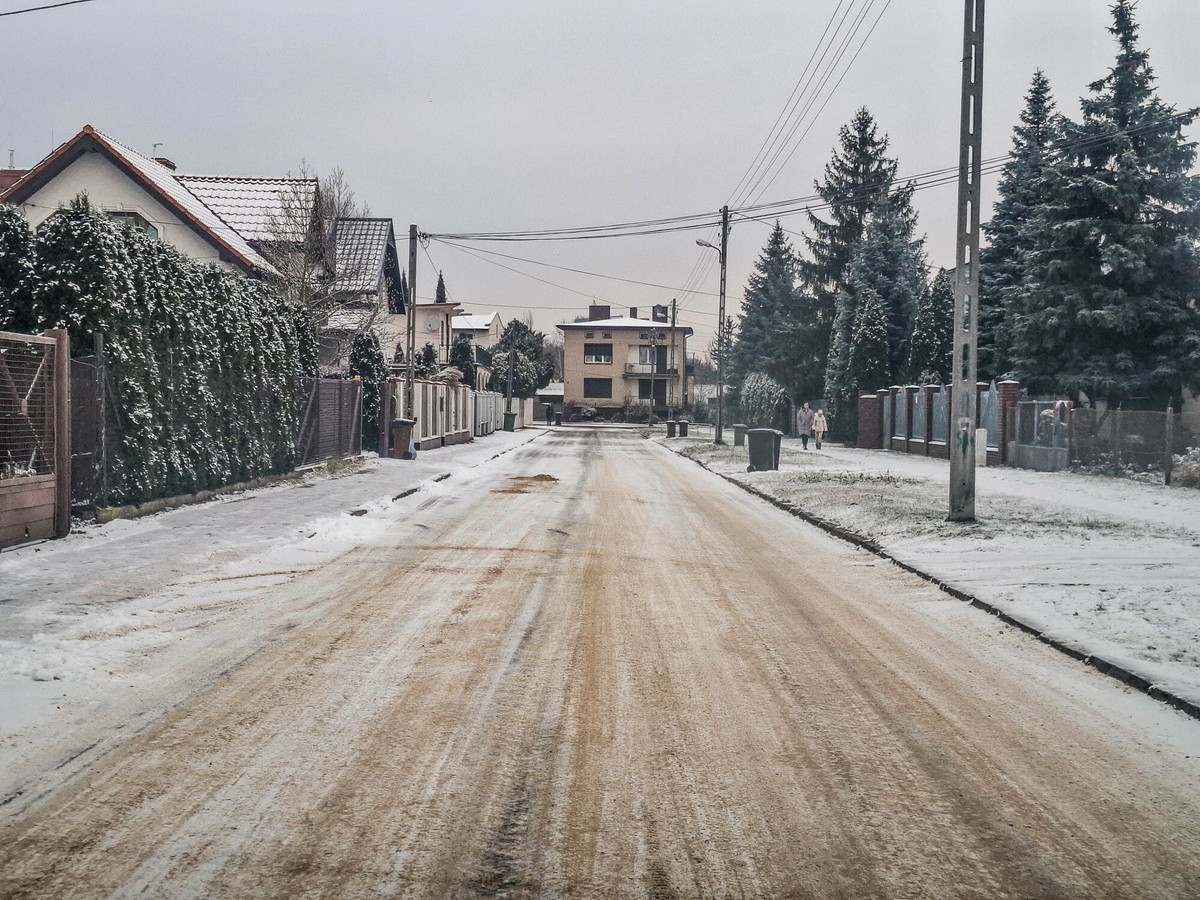 Zima atakuje ponownie. IMGW wydaje ostrzeżenia dla kierowców i pieszych