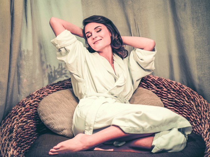 128682_stockphotobeautifulwomanrelaxinginabathrobeinspasalon237764467