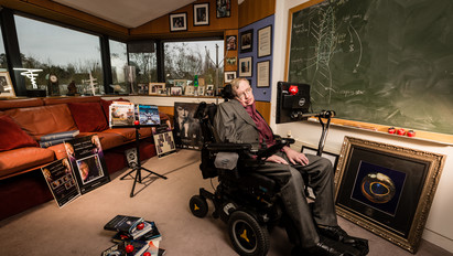 Közszemlére teszik a világhírű fizikus, Stephen Hawking legféltettebb titkait