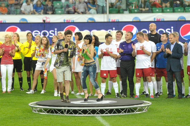 Wielki mecz TVN kontra politycy