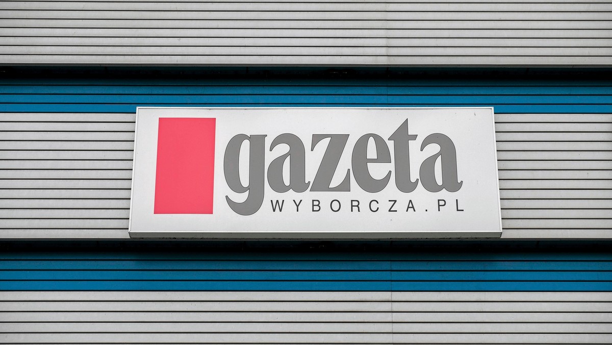 "Gazeta Wyborcza straciła dzisiaj – zwolniła – swojego najlepszego redaktora. Andrzeja Olejniczaka. Bezdyskusyjnie najlepszego, co najlepiej było widać w ostatnich latach, po przejściu ze sportu do sobotniego Magazynu Świątecznego" – napisał na Twitterze Rafał Stec.