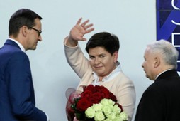 Mateusz Morawiecki, Beata Szydło i Jarosław Kaczyński podczas wieczoru wyborczego PiS na Nowogrodzkiej. 26.05.2019 r.