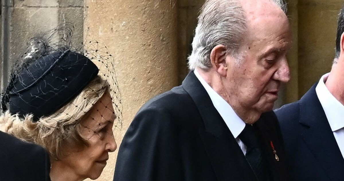 Juan Carlos en el funeral de Isabel II.  España critica su invitación