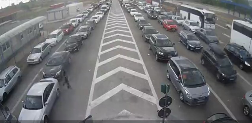 Na graničnom prelazu Preševo na ulazu u Srbiju zadržavanja su do 30 minuta