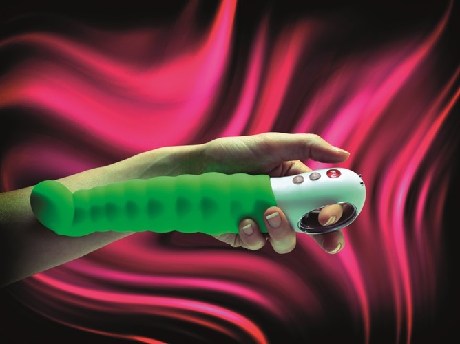 5. 5)	Promowany przez konserwatywną ekipę Reagana…