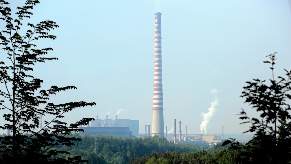 Koncern hutniczy ArcelorMittal Poland planuje remont jednego z dwóch wielkich pieców w oddziale w Dąbrowie Górniczej (dawna Huta Katowice), co przedłuży pracę urządzenia o kilka lat. Nie będzie to jednak generalny remont, co wzbudziło niepokój związkowców o miejsca pracy w hucie.