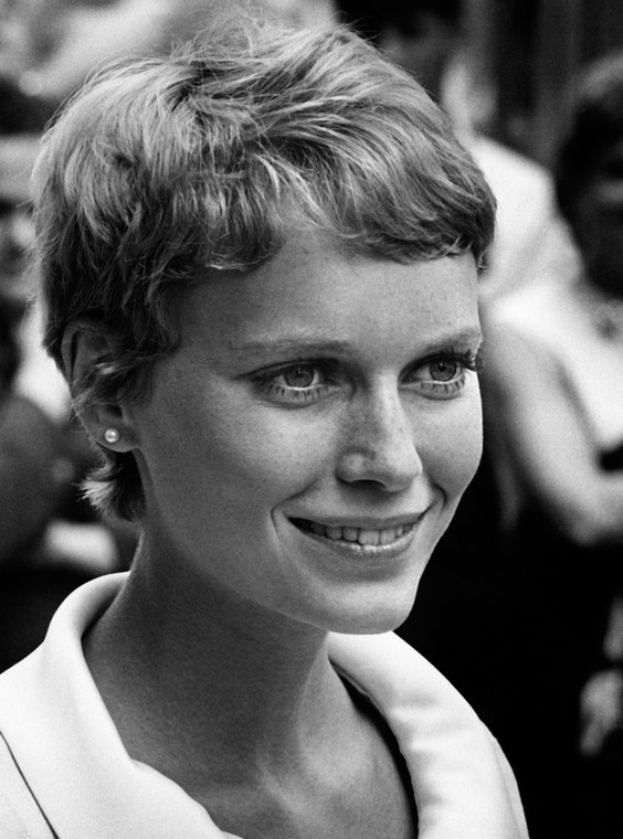 Mia Farrow na planie filmowym "Dziecka Rosemary", 1967 r.