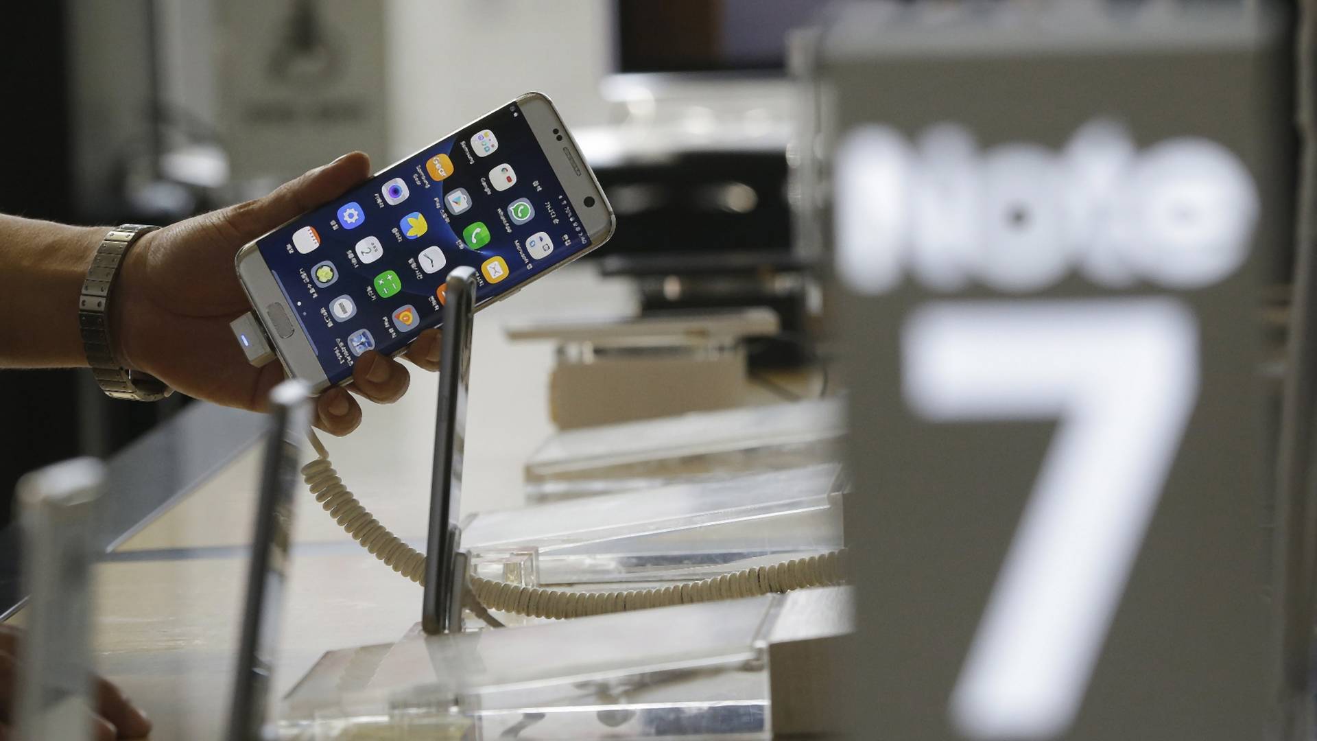 Samsung nie ma dobrej passy: teraz ich telefony nie wybuchają, ale momentalnie się rozładowują