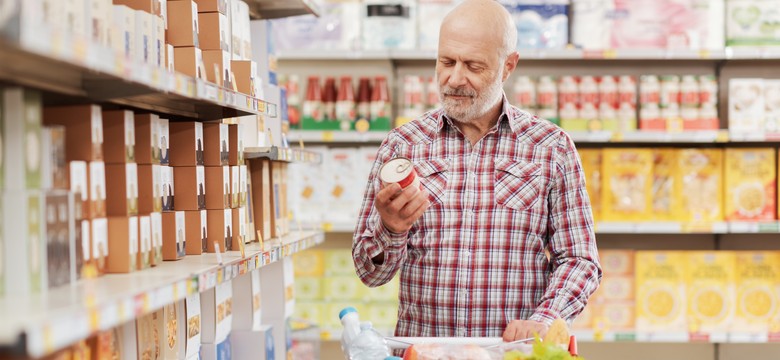Tańsze zakupy dla seniorów. Zniżki w Lidlu, Carrefourze, Auchan, Kauflandzie i innych marketach. Mało kto o nich wie